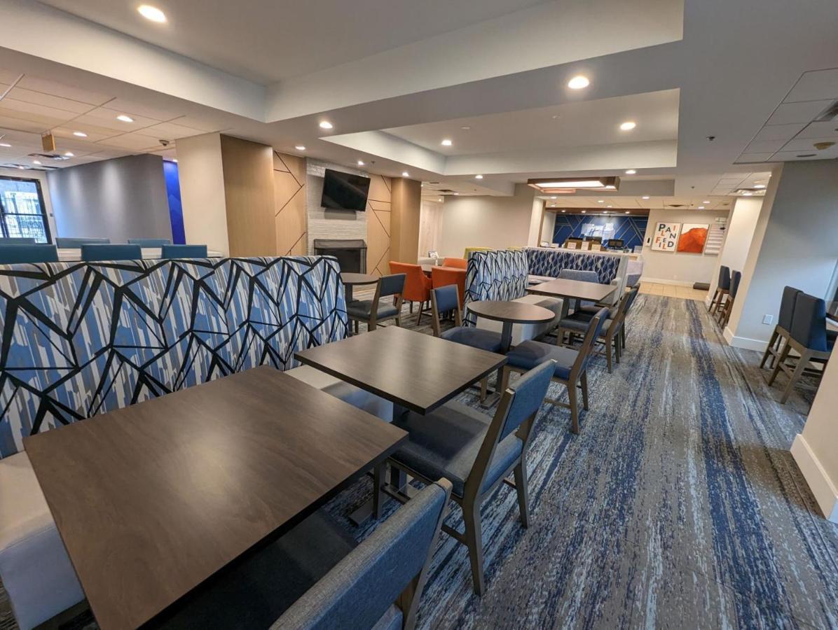 Holiday Inn Express Indianapolis Airport By Ihg Плейнфилд Экстерьер фото
